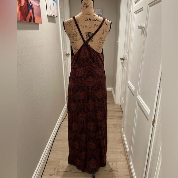 Volcom Vinyl Club Dress. Pretty Paisley print dress. NWT. Burgundy colors. Large - Picture 4 of 9